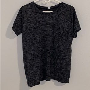 lululemon tee!